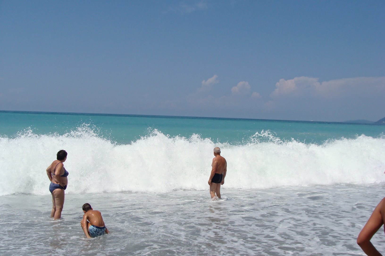 Гагры погода море температура воды. Моресоль Абхазия. Море в Абхазии в июне. Гагры пляж нудийский. Гаграх купание.