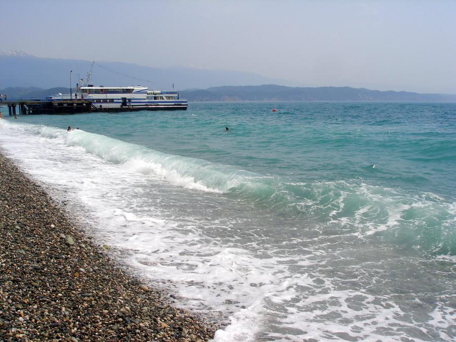 Морская вода в бухте мыса. - Гагра, Абхазия - Фото 28 - ФотоТерра
