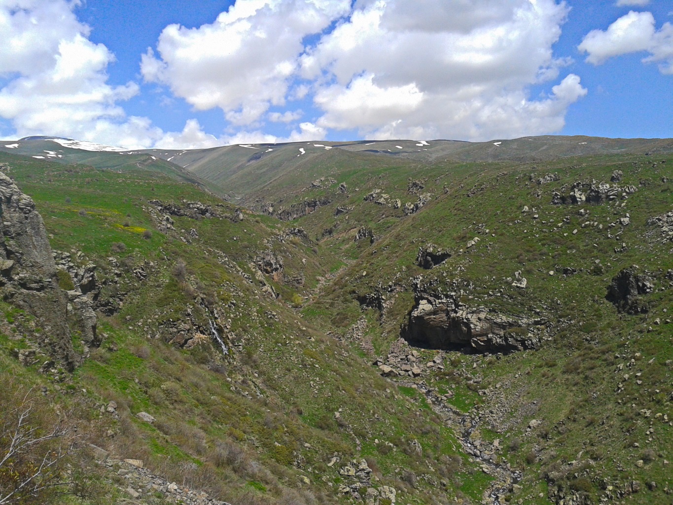 Карина армянское ущелье