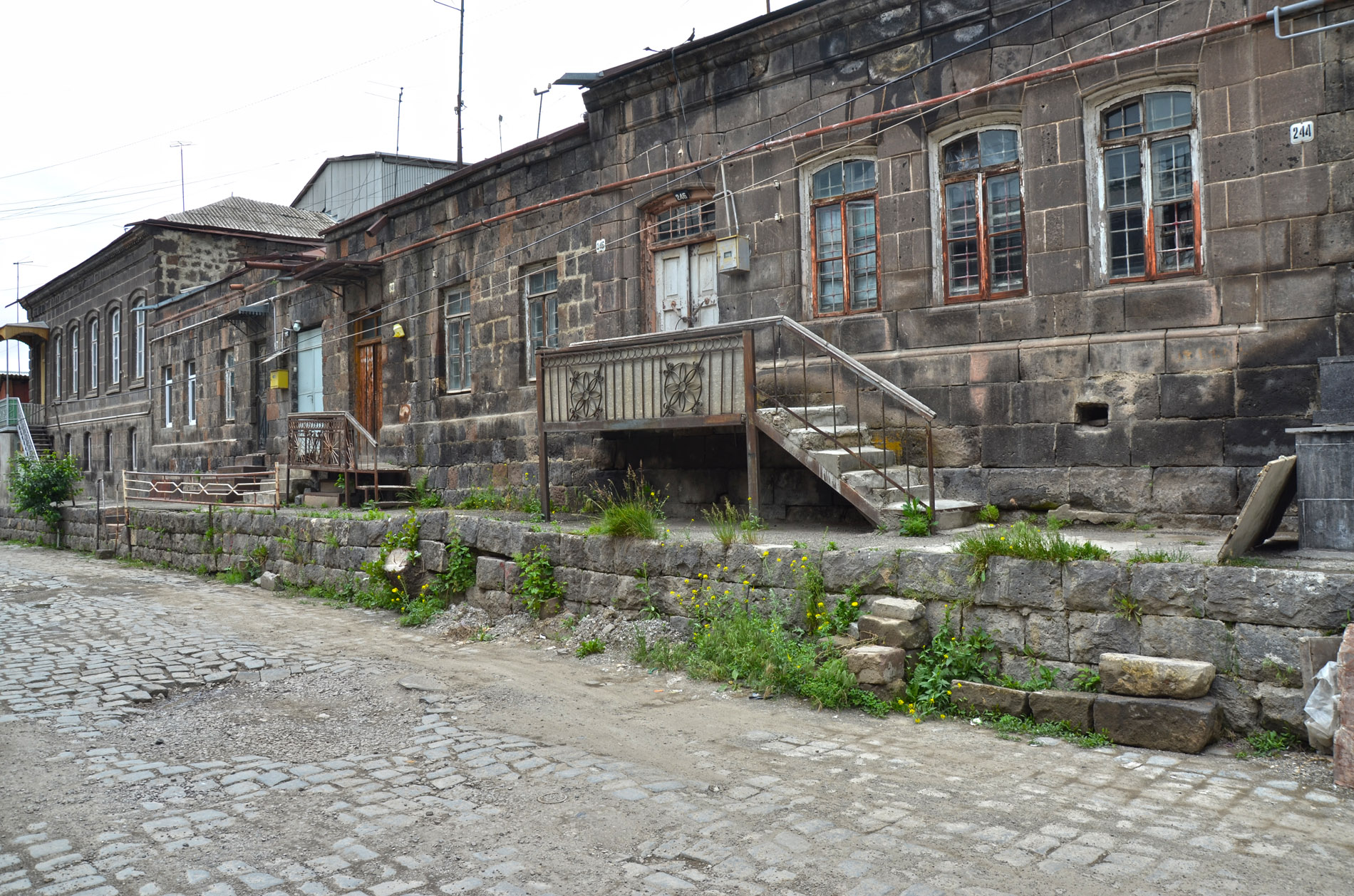 Гюмри фото. Город Гюмри Армения. Гюмри старый город. Армения Гюмри окраина. Гюмри улица Кирова.