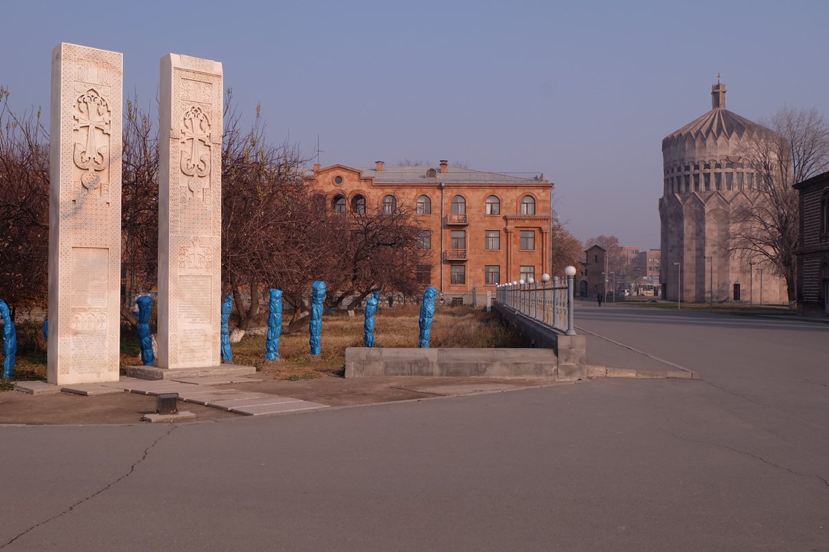 Армения 29. Город Вагаршапат Армения. Вагаршапат Армения улицы. Церковь св. Архангелов Вагаршапат. Улица Вазгена Арачина, Вагаршапат.