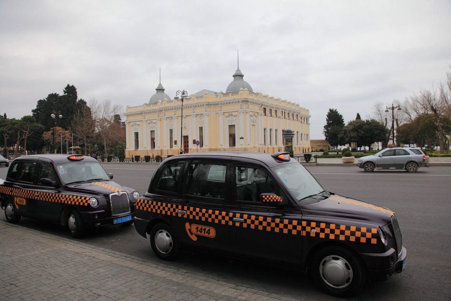 Такси в азербайджане. Такси в Баку баклажан. Такси баклажан в Азербайджане. Такси Азербайджан Баку. Такси в Баку баклажан марка машины.