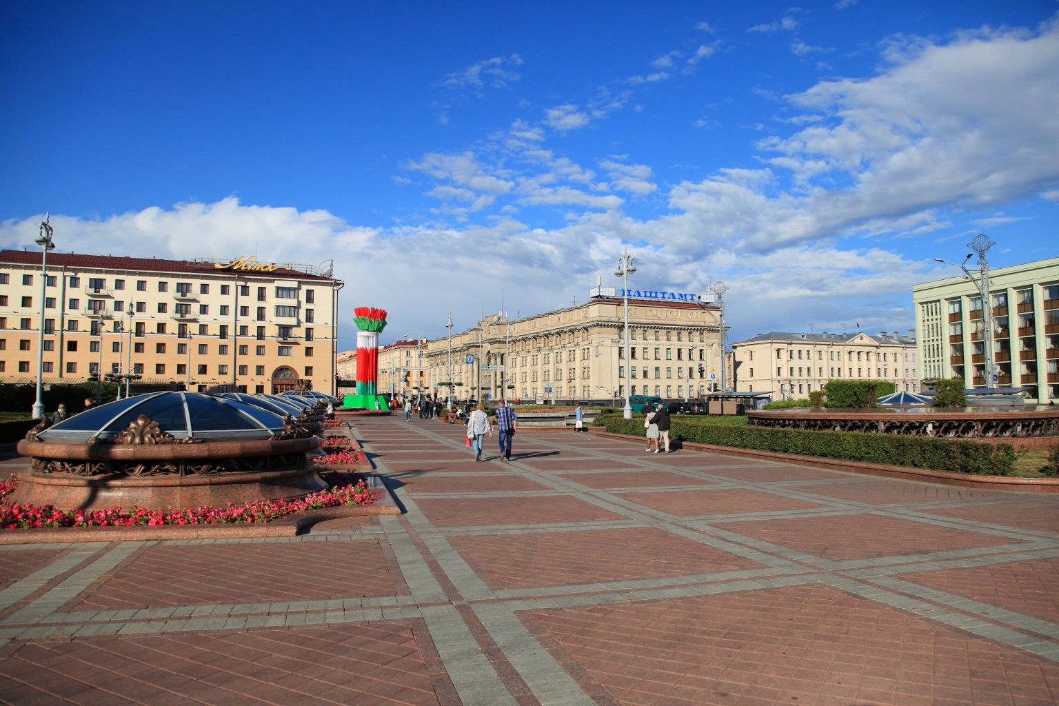 Площадь независимости в минске фото