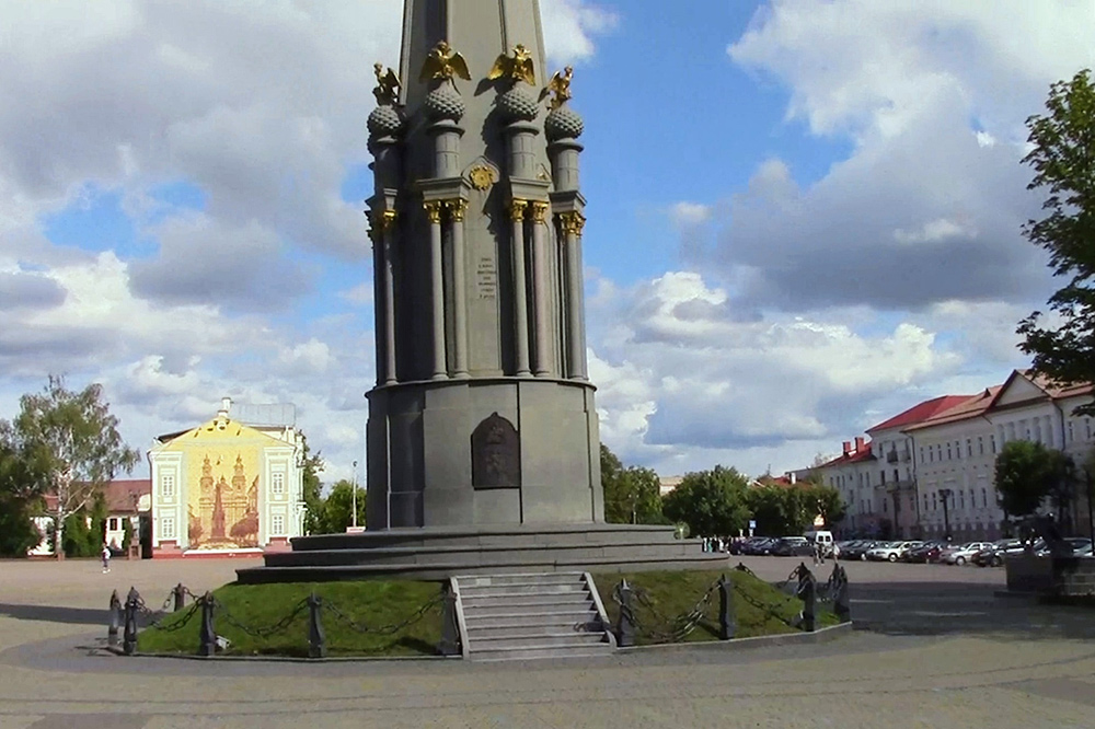 Памятники городов беларуси. Белоруссия Полоцк памятник. Полоцкий памятник архитектуры. Стелла Полоцк. Полоцк 1850.