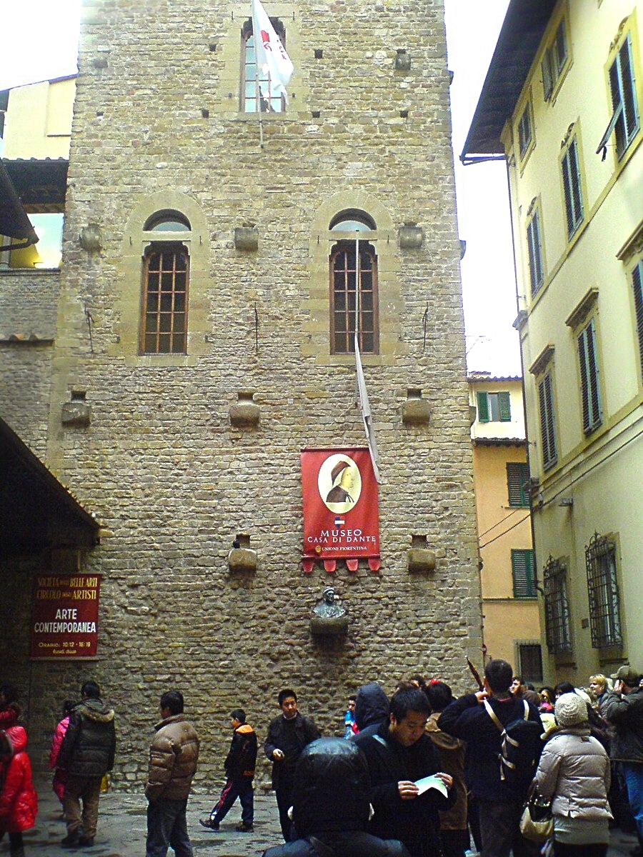 Флоренция данте. Музей Данте Алигьери. Данте Алигьери Флоренция. Дом Данте во Флоренции. Италия дом музей Данте Алигьери.