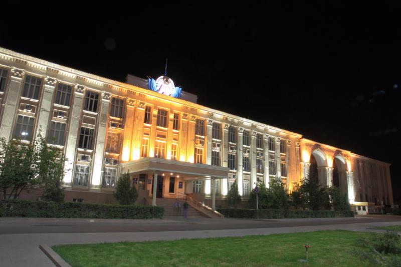 Тараз фото. Горы Казахстана Тараз Джамбул. Центральная площадь в Таразе. Тараз администрация.