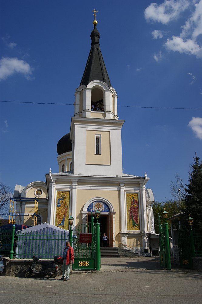 Церковь симферополь. Петропавловский собор Симферополь. Богдановская Церковь, Симферополь. Введенская Церковь (Симферополь). Петропавловская Церковь Симферополь.