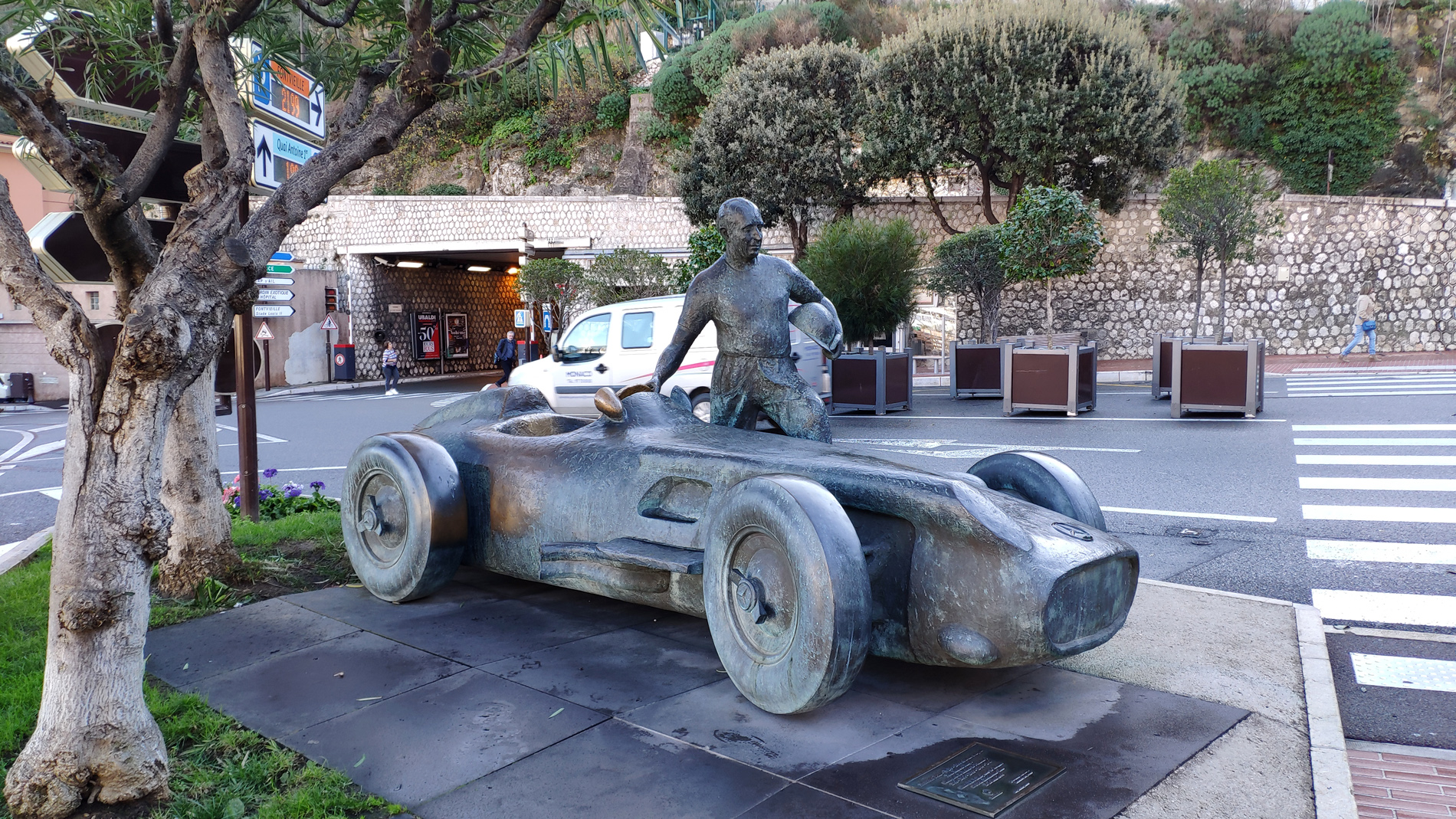 Монако памятники. Аллея скульптур монако. Монако памятники. Монако памятники. Монако дворец гримальди.