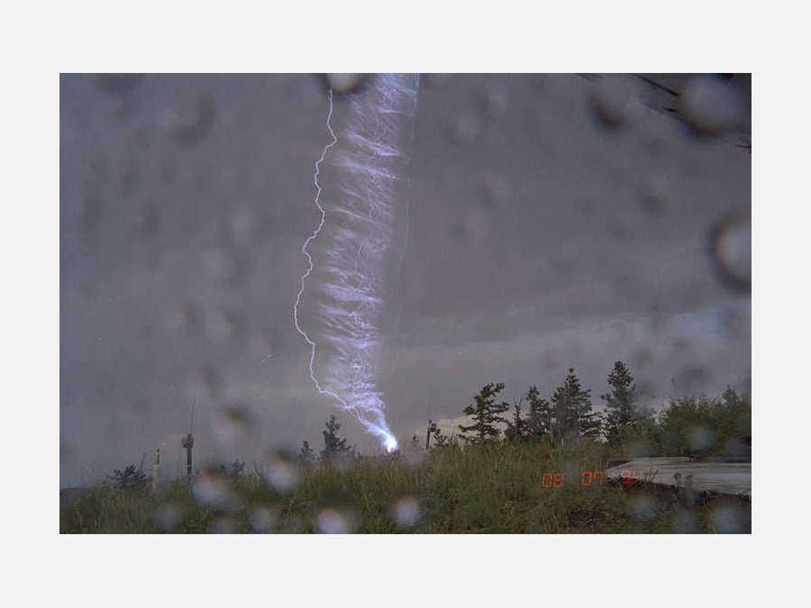 Самая большая шаровая молния в мире фото