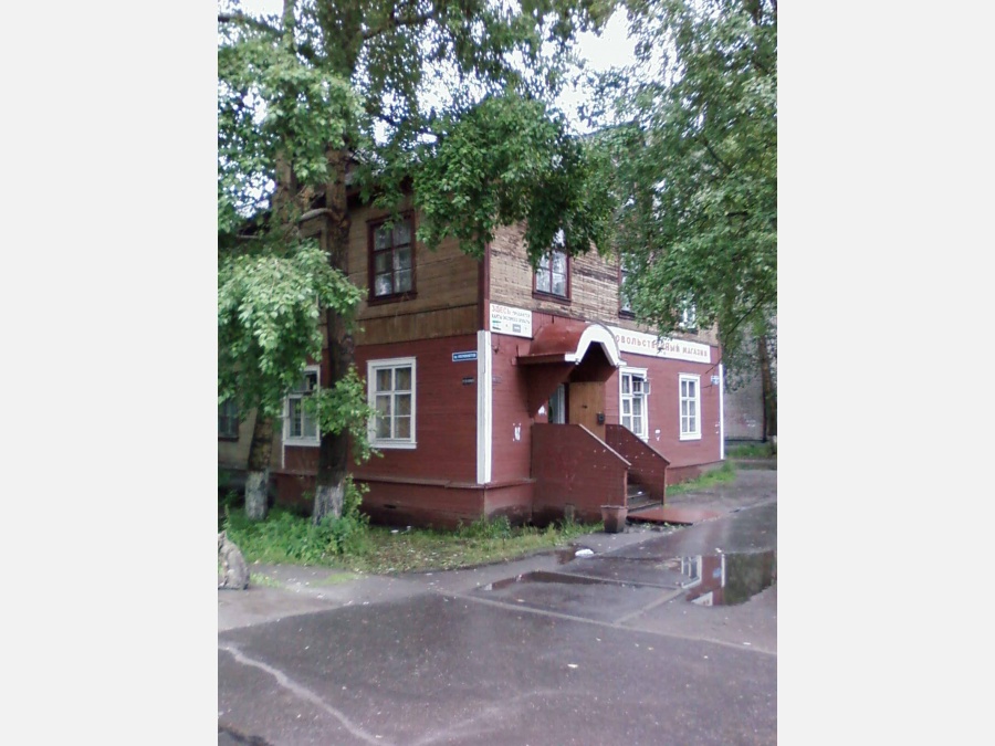 Архангельск. Уютный деревянный магазинчик. Россия - Архангельск. Фото №7