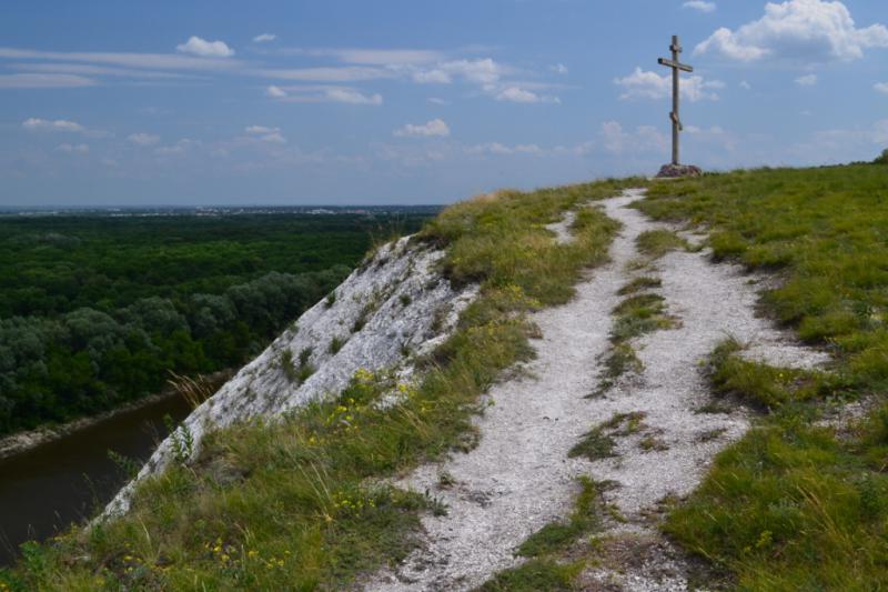 Белогорье крест на горе