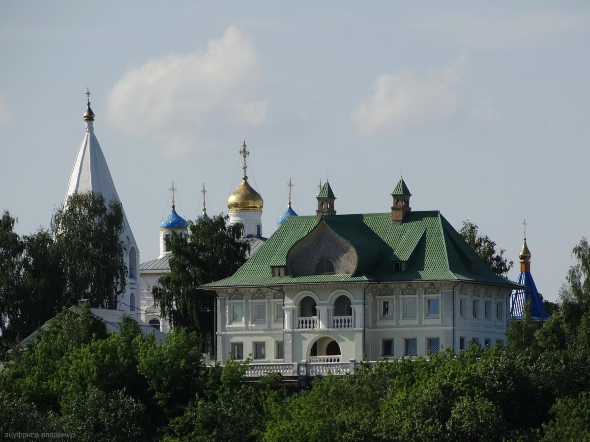 Введенский Собор и дом... - Чебоксары, Россия - Фото 10 - ФотоТерра