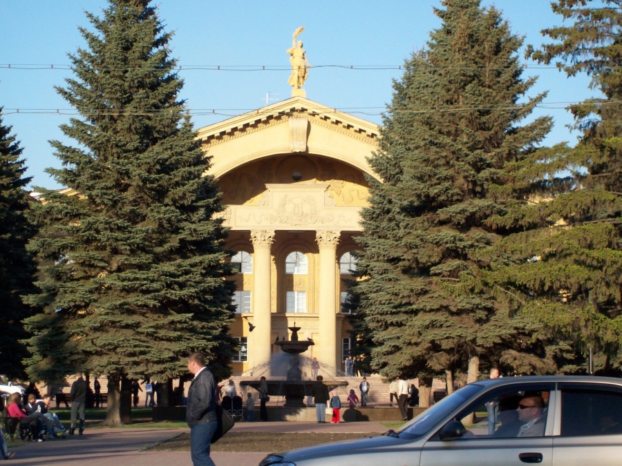 Чмз челябинск. ЧМЗ дворец культуры. Дворец ЧМЗ Челябинск. Челябинск ЧМК район. Богдана Хмельницкого площадь ЧМЗ Челябинск.