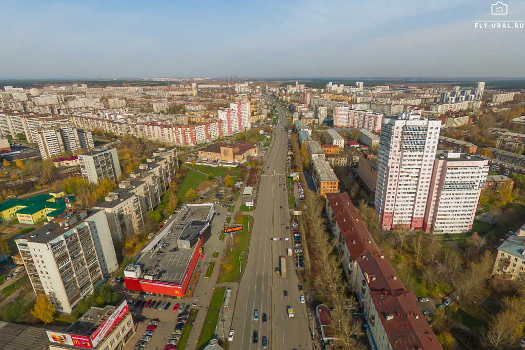 Фото екатеринбурга уралмаш. Улица проспект Космонавтов Екатеринбург. Свердловск проспект Космонавтов. Уралмаш проспект Космонавтов. Проспект Космонавтов Екатеринбург вид сверху.