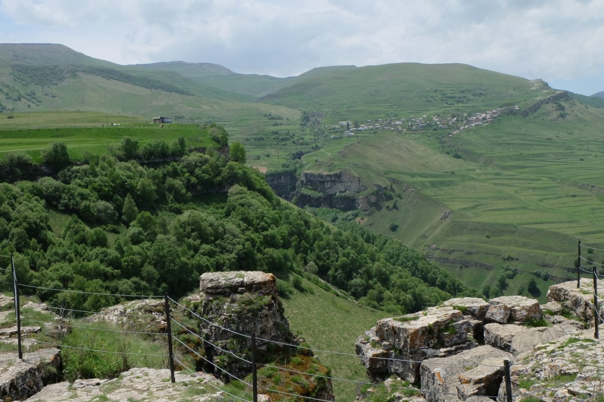 Хунзах Дагестан. Плато Хунзах. Село Хунзах Дагестан. Вид на долину.