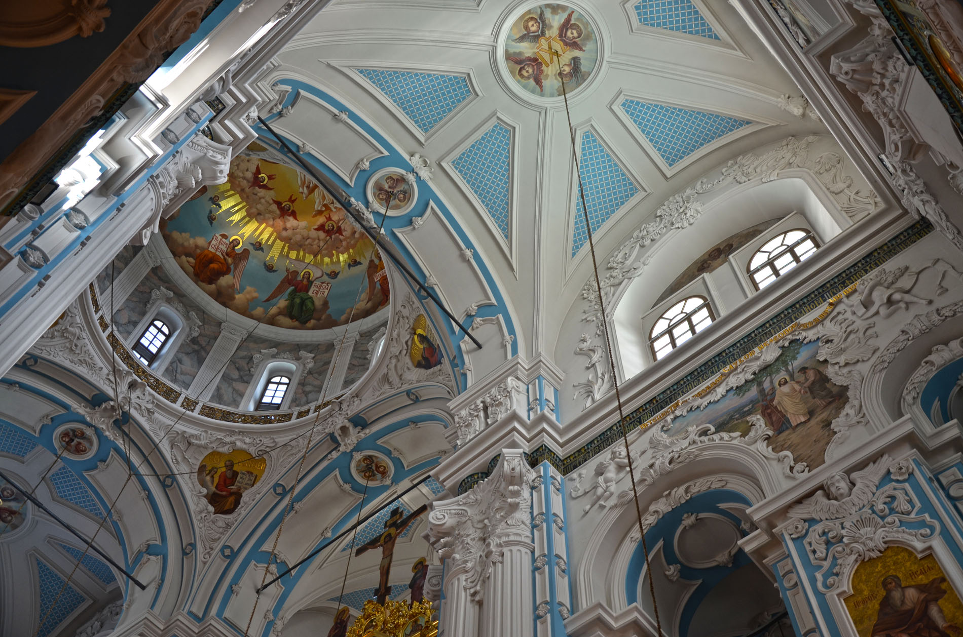Воскресенский собор Новоиерусалимского монастыря внутри