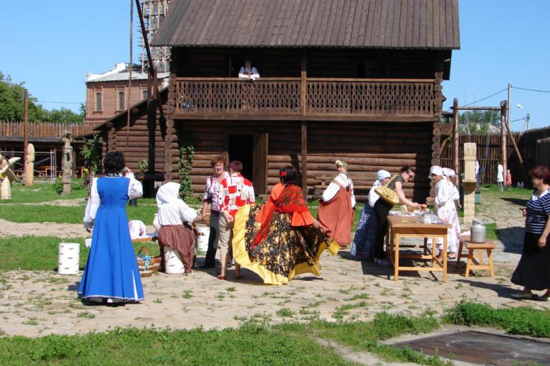 Организовать народный. Ялуторовский Острог гулянья. ЦНК Ялуторовск Шипицына. Ялуторовск экскурсии. Ялуторовский Острог фольклорный ансамбль.