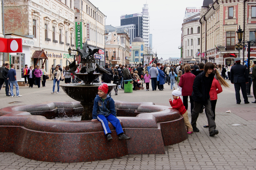 Совершая прогулку по улице баумана в казани