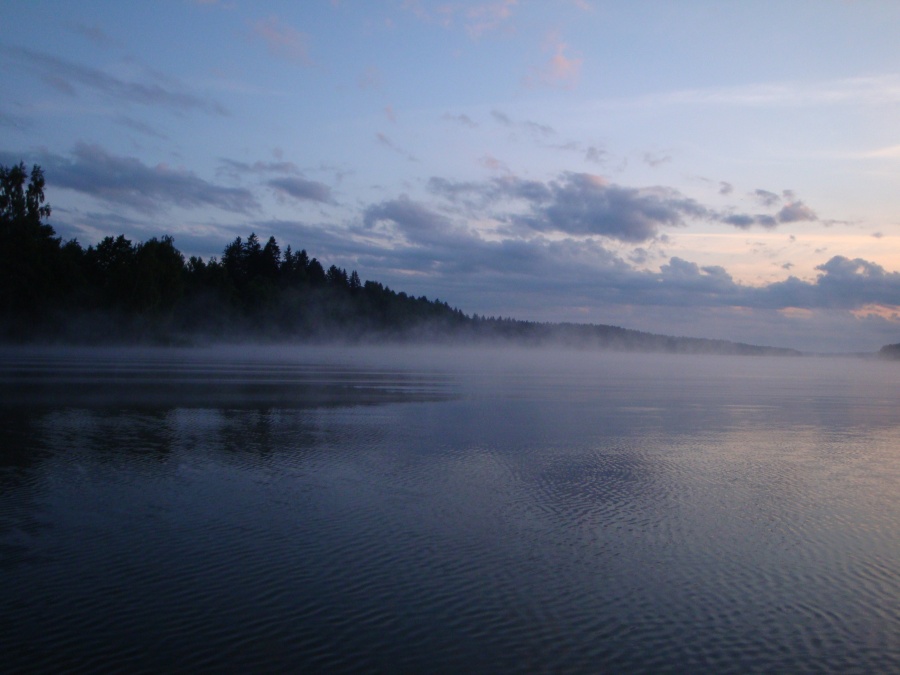 Стен тихая вода. Тихая вода. Утренний туман картинки. Людиново пейзажи. Тихая вода фото.