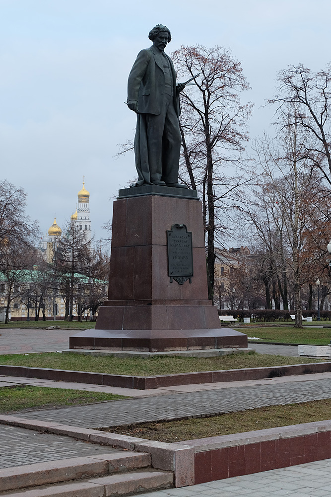 Памятники на болотной площади москва фото