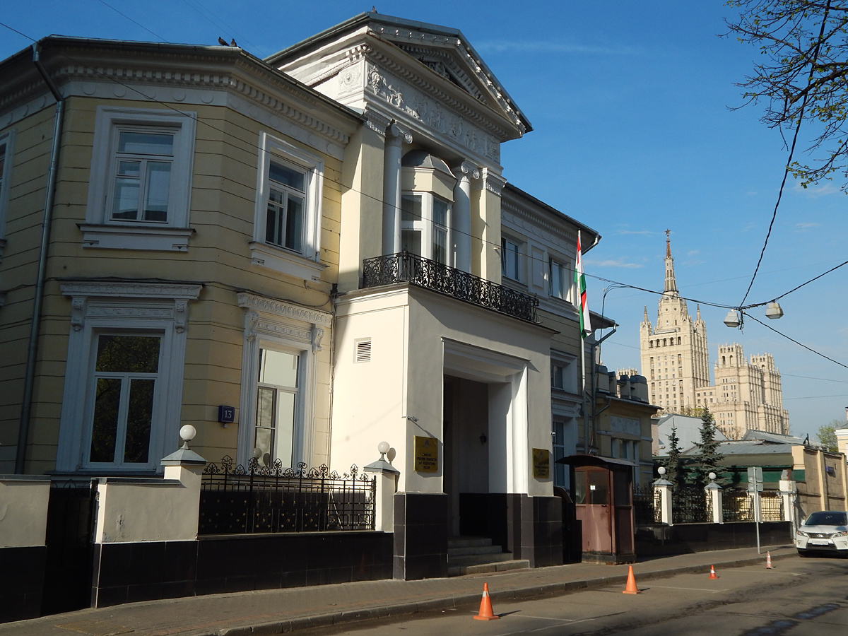 Таджикское посольство. Посольство Таджикистана в Москве. Здание посольства Таджикистана в Москве. Пасолстватаджикистанев Москве. Московское посольство в Москве.