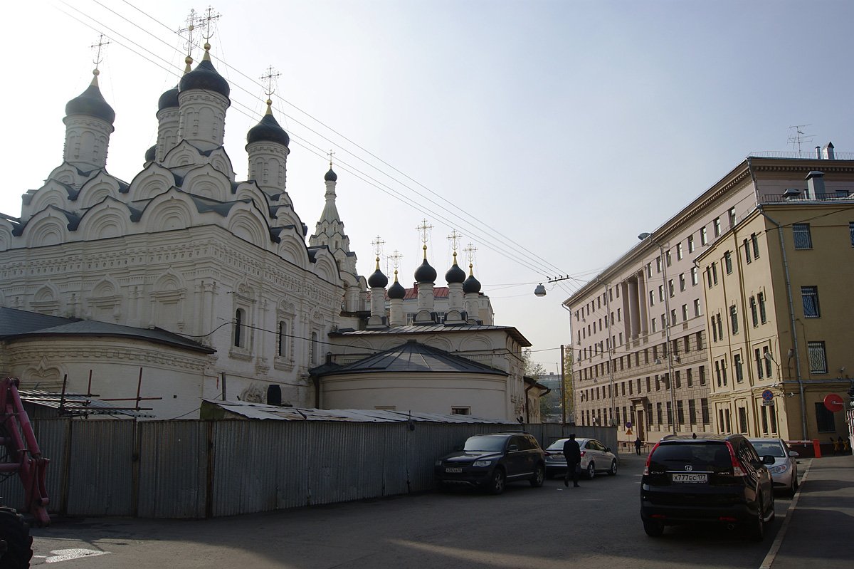 Церковь Рождества в Путинках в Москве