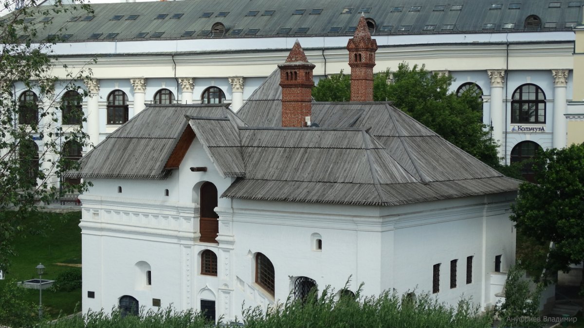 Парк зарядье старый английский двор. Старый английский двор в Зарядье. Палаты английского двора в Москве. Новгород английский дворик. Зарядье английский дворик Музейная неделя.