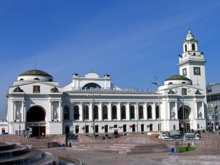 Здание киевского вокзала в москве