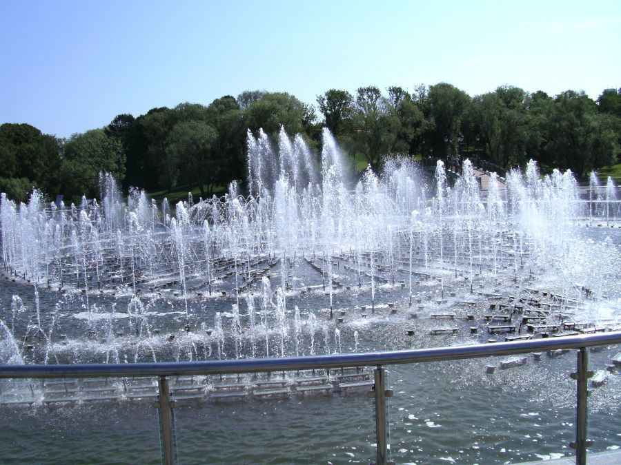 Фонтан в царицыно. Царицыно парк Москва фантан. Царицын фонтан в летнем саду.