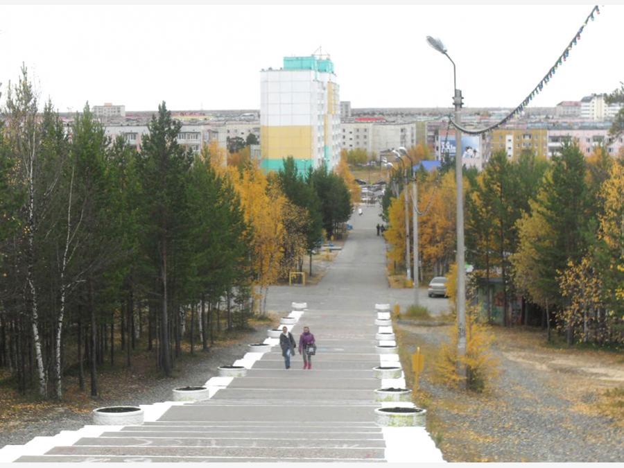 Ноябрьск биография. Осень в городе Ноябрьске. Парк Ноябрьск города Ноябрьска. Осенний Ноябрьск. Ноябрьск парк 2022.