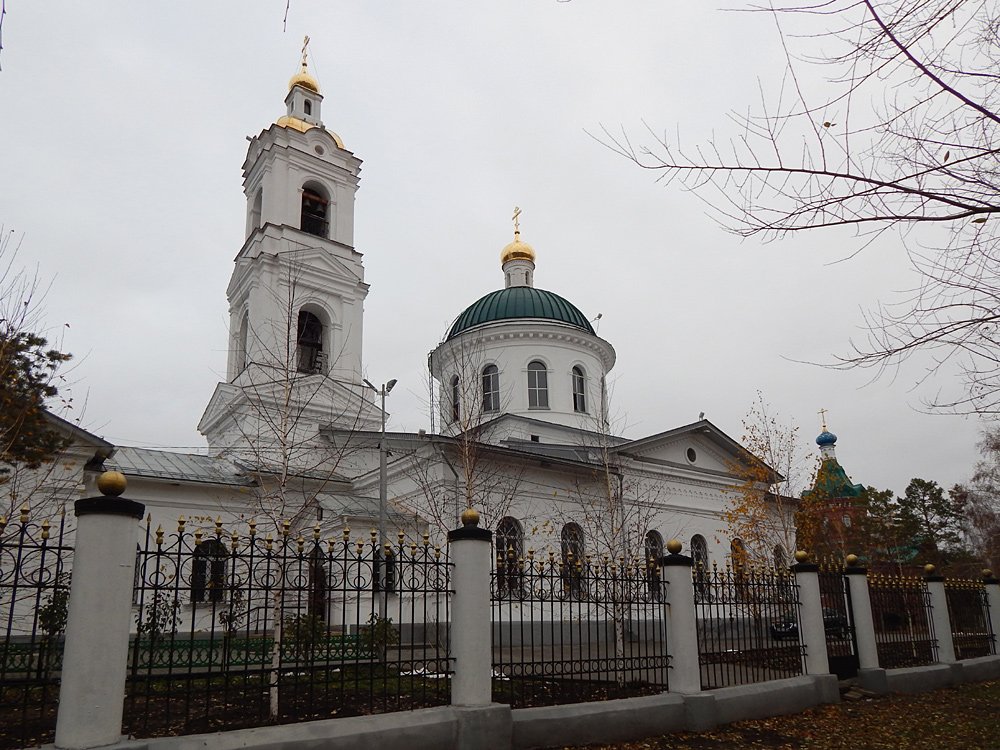 Никольский оренбург. Никольская Церковь Оренбург. Церковь на Чкалова Оренбург.