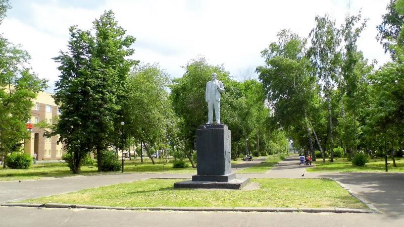 Пенза размер. Памятник Ленину Пенза. Пенза ул. дружбы памятник Ленина. Сквер дружбы Пенза. Сквер дружбы Пензы Шуист.