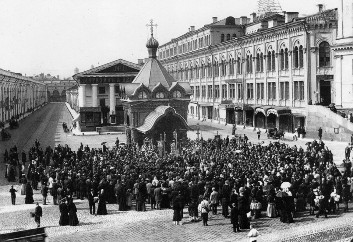 Думская 2. Часовня на Невском проспекте у Гостиного двора. Часовня Христа Спасителя Гуслицкого Спасо-Преображенского монастыря. Гостиный двор Санкт-Петербург 20 век. Гостиный двор Санкт-Петербург 19 век.