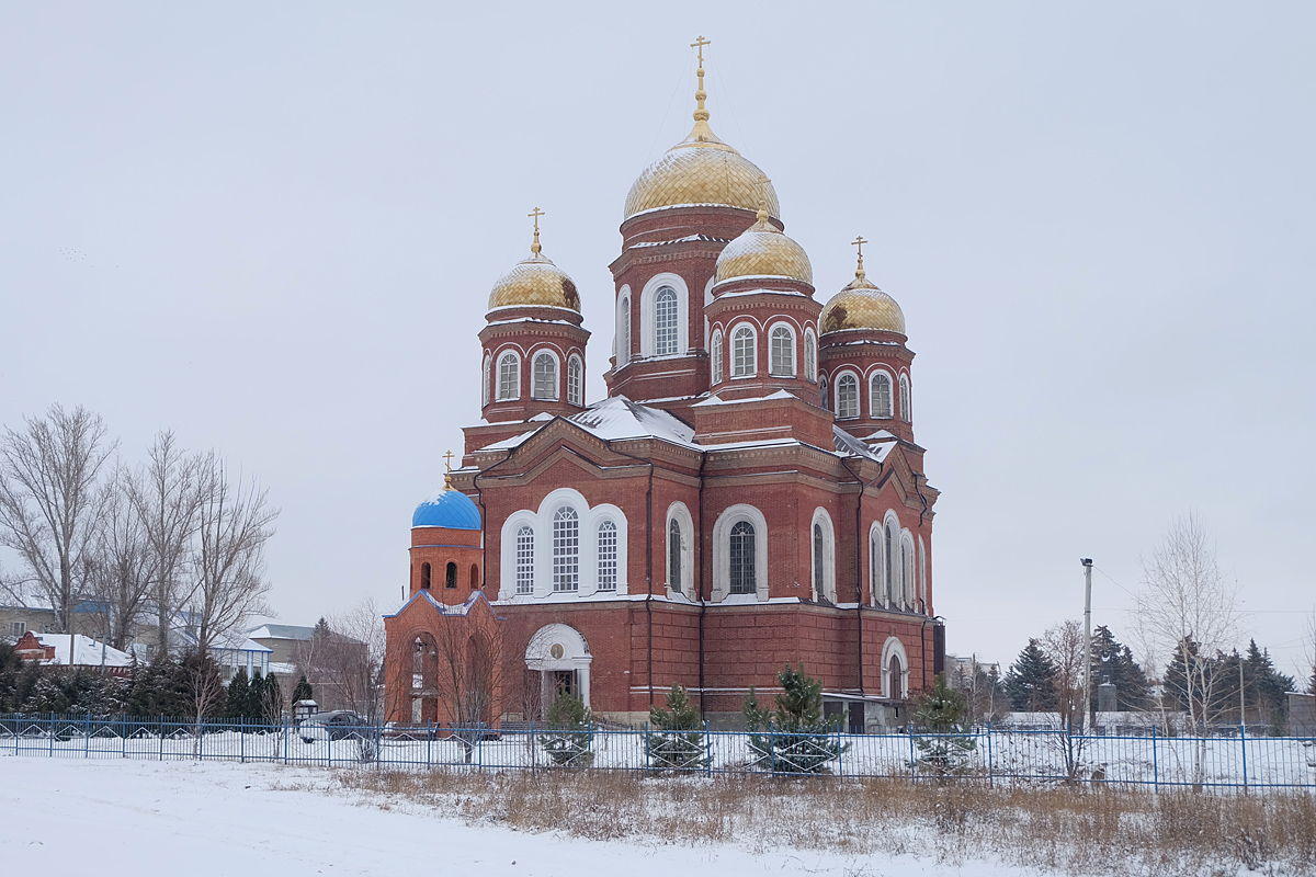 Город Пугачев храм Воскресения. Город Пугачев памятники.