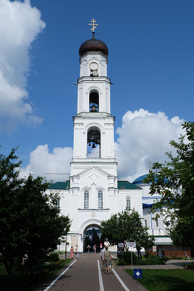 Звонарь на колокольне фото