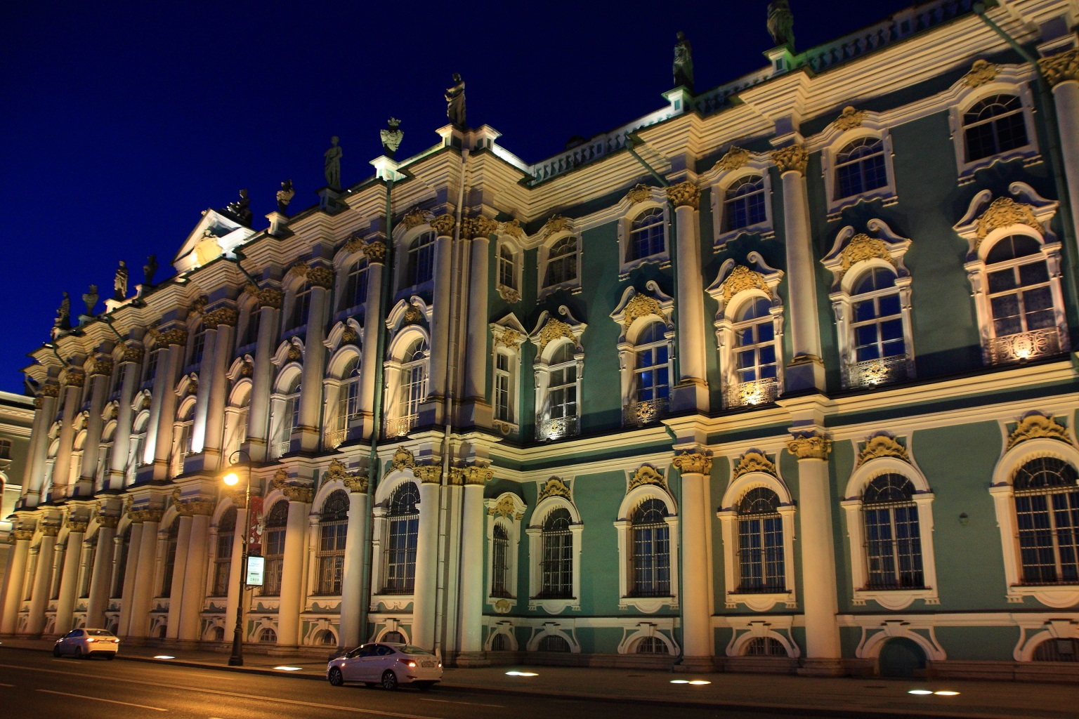 Фасад зимнего дворца в Санкт-Петербурге
