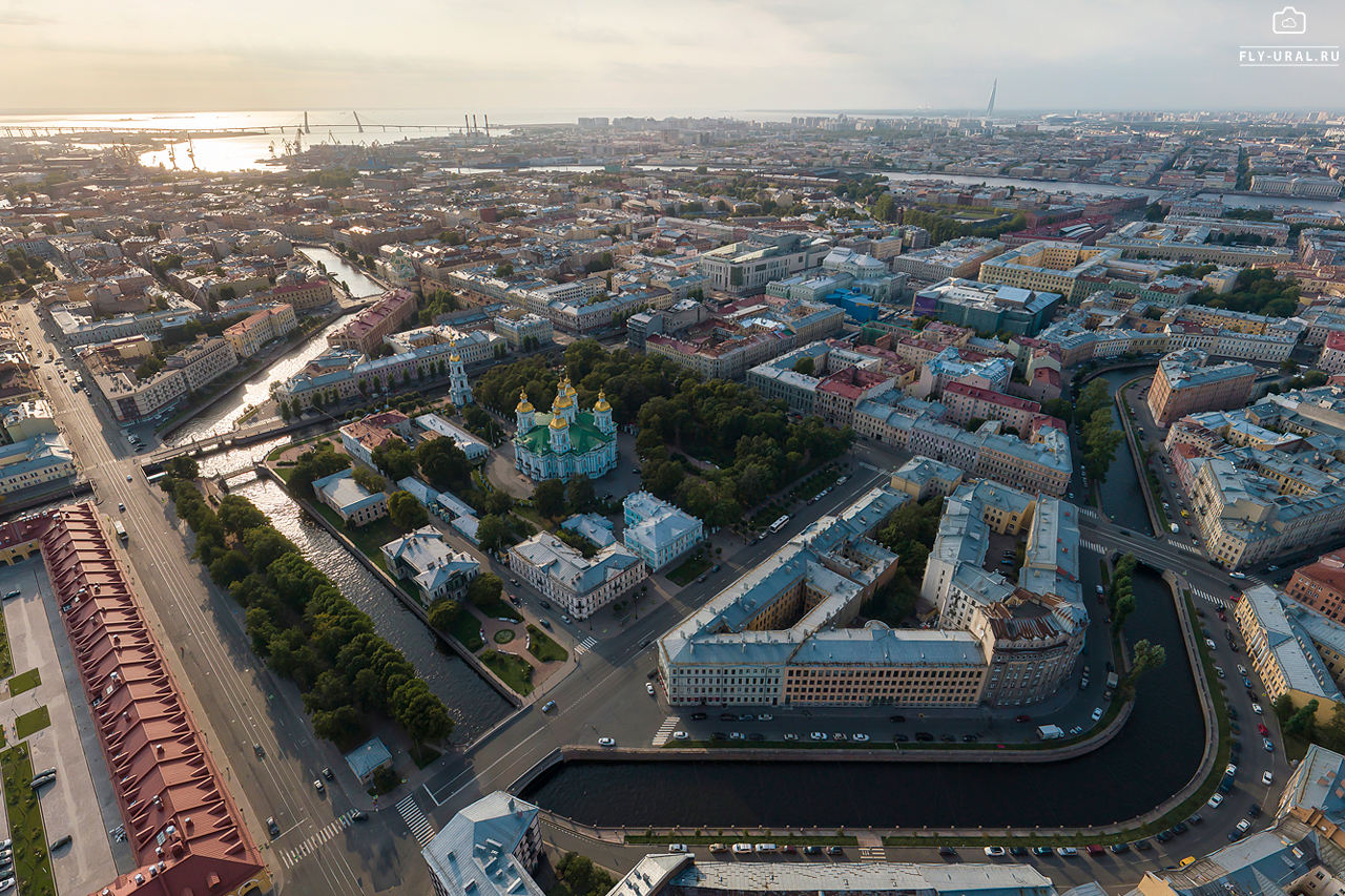 Над спб. Никольский сад в Санкт-Петербурге. Обводный канал вид сверху. Сад Никольского собора в Санкт-Петербурге. Адмиралтейский район Никольский сад,.