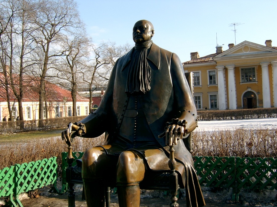 Петропавловская крепость памятник. Памятник Петру 1 в Санкт-Петербурге Шемякин. Памятник Петру 1 в Петропавловской крепости. Статуя Петра 1 в Санкт-Петербурге в Петропавловской крепости. Шемякин памятник Петру 1 в Петропавловской.