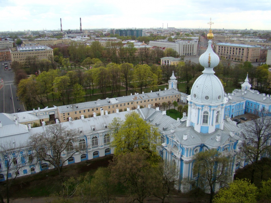 Смольный монастырь в Санкт Петербурге купола