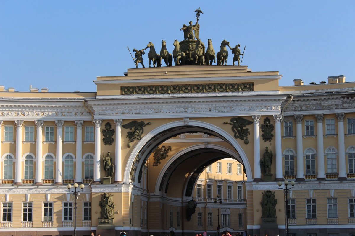 Арка главного штаба в Санкт-Петербурге