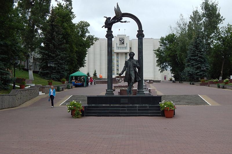 Памятник пугачеву в саранске фото