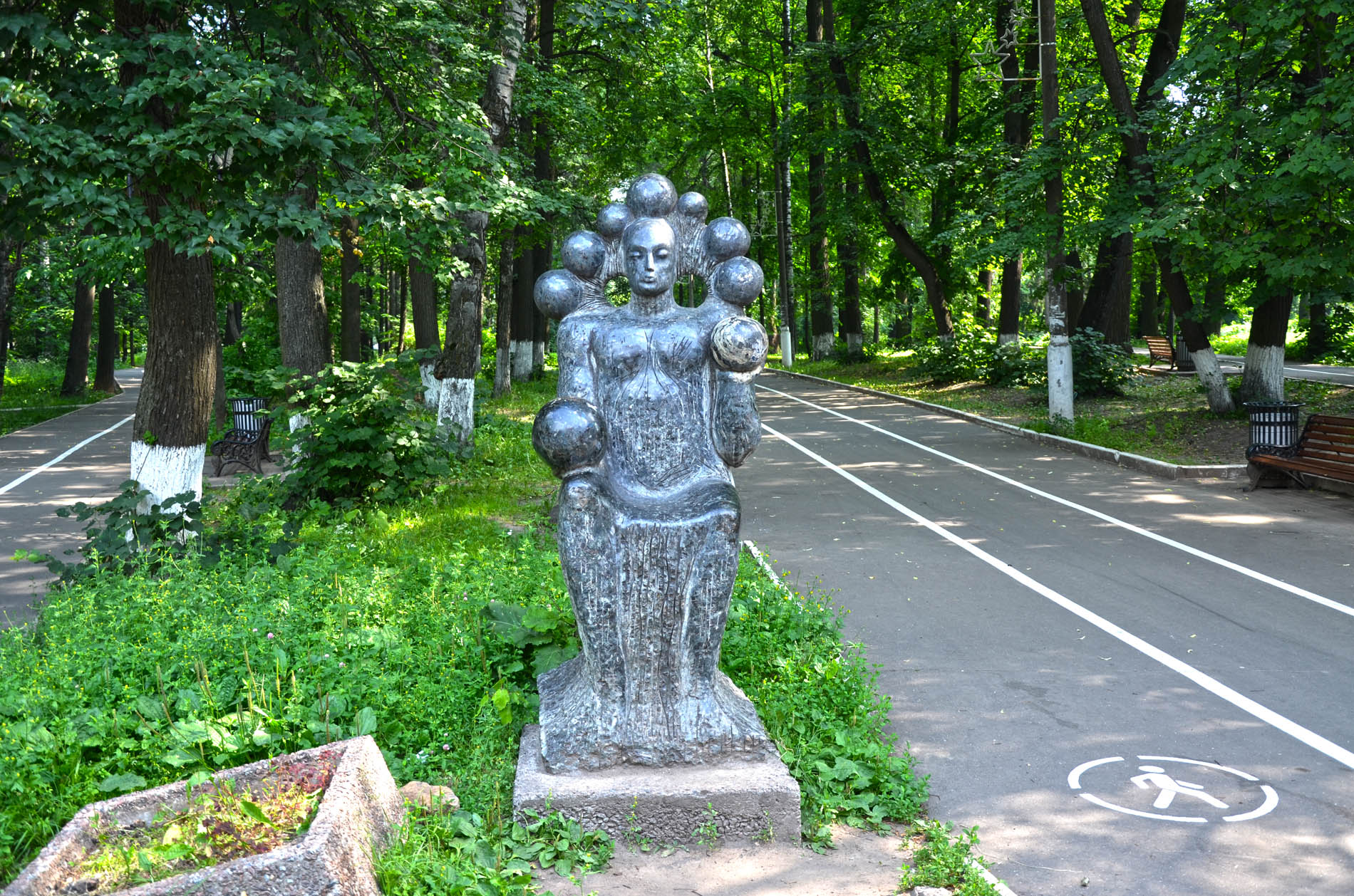 Солнечногорск московская область. Городской парк Солнечногорска Московской области. Городской парк и скульптуры Солнечногорск. Аллея героев Солнечногорск. Городской парк культуры и отдыха, Солнечногорск.