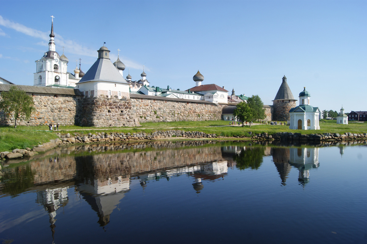 Соловецкое костромская. Соловецкий монастырь на белом море. Астрахань Соловки. Соловки скиты. Соловецкая Слобода.