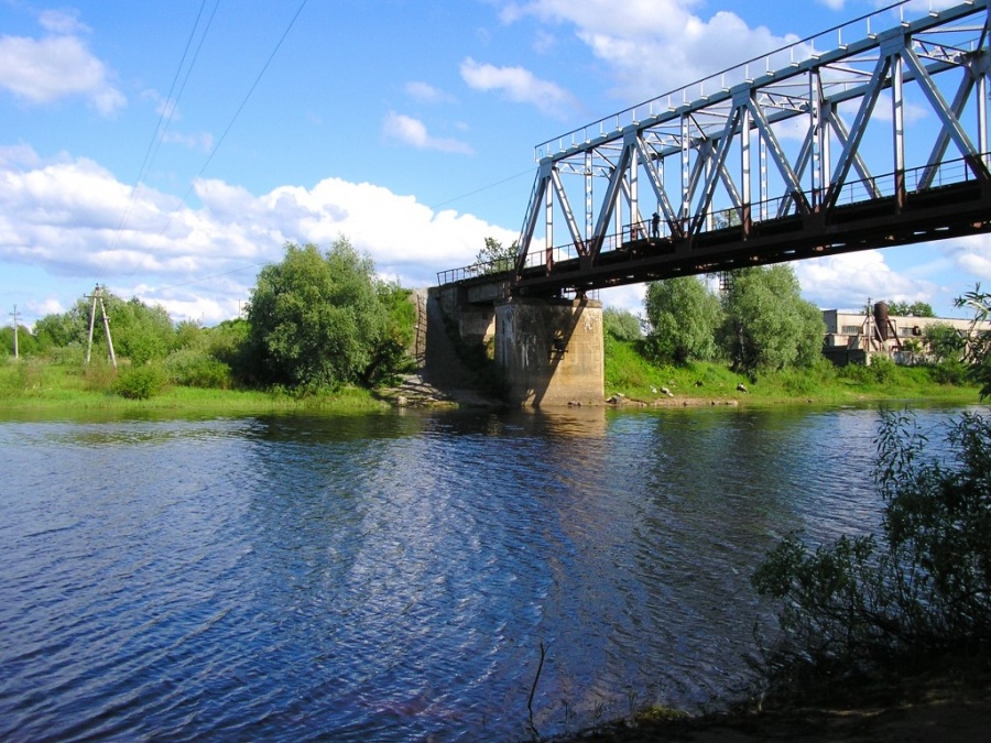 Погода старая русса на 10. Старая Русса Железнодорожный мост. Мост в старой Руссе. Химмаш мост в старой Руссе. Старая Русса виадукский.