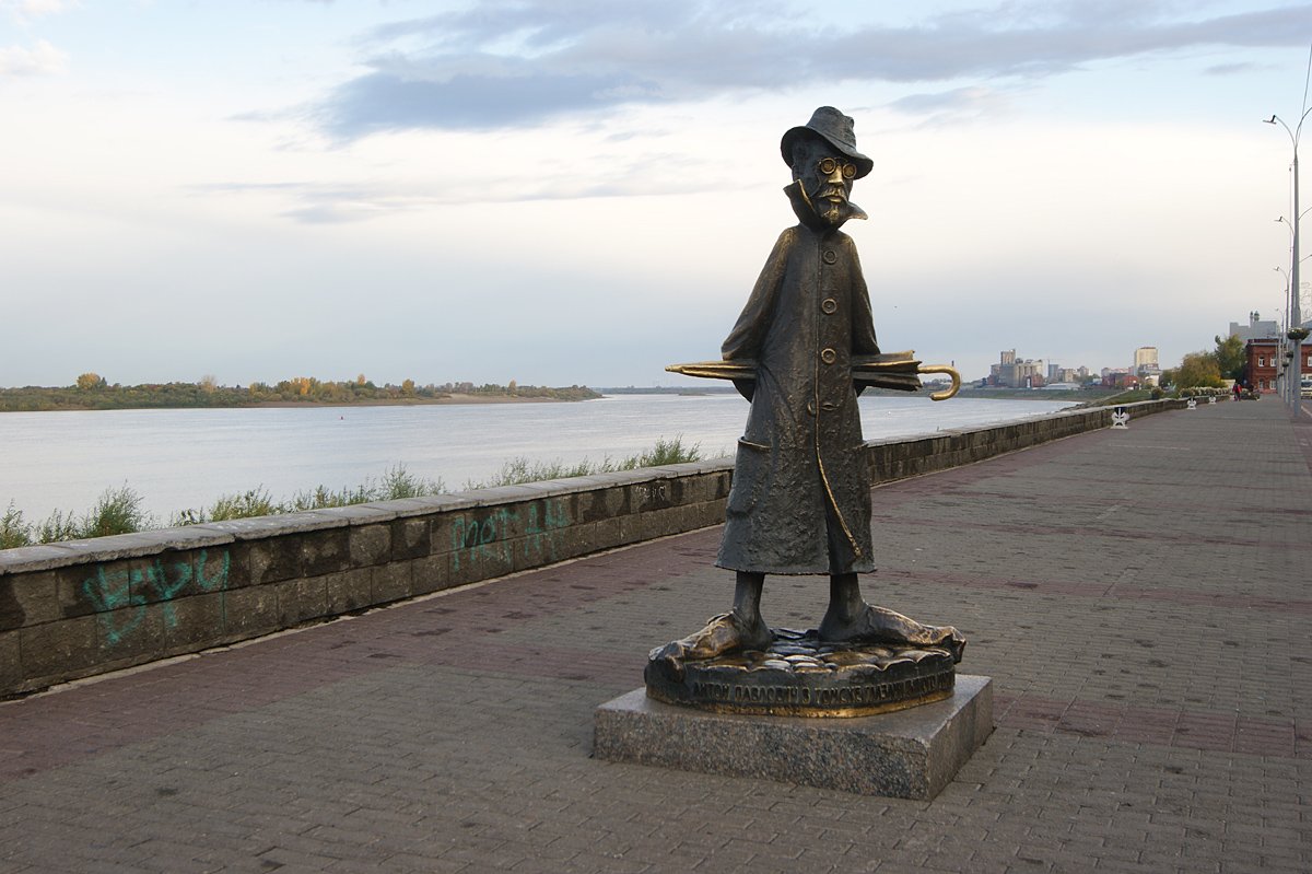 Памятник чехову в томске фото