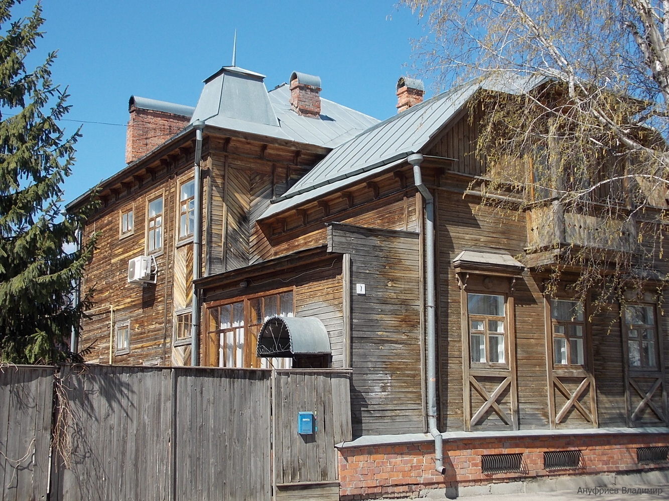 Стоим дома ульяновск. Корюкина Ульяновск. Улица Корюкина Ульяновск. Ул Корюкина Ульяновск Церковь. Старинные здания Ульяновска.