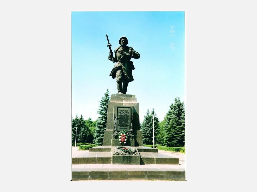 Памятник матросову великие луки фото