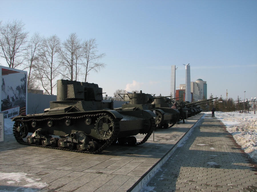 Верхнюю пышму военной техники. Музей под открытым небом верхняя Пышма. Верхняя Пышма музей техники под открытым небом. Екатеринбург музей военной техники под открытым небом. Музей военной техники под открытым небом Пышма.