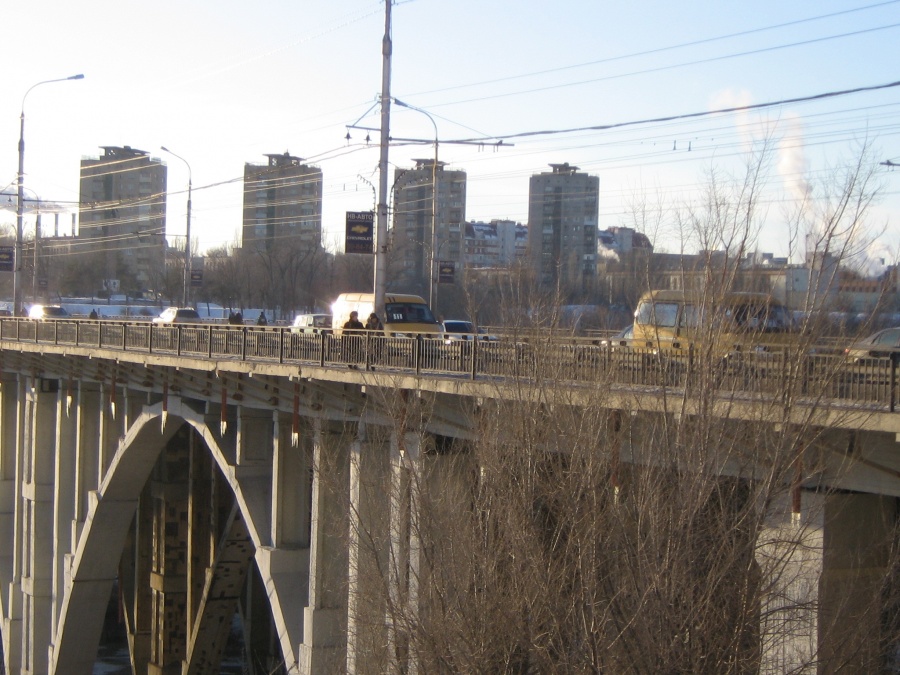 Мост пожалуйста. Железнодорожный мост Красноармейский район Волгоград. Радуга Красноармейский район Волгоград мост. Волгоград Красноармейский район под мостом. Волгоград Красноармейский район мост ночь.