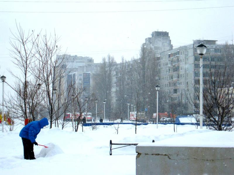 Какой будет апрель в волгограде. Волгоград зимой. Волгоград набережная дети зимой. Фото тёплой зимы Волгоград. Фото на Краснознаменской прогулка сегодня Волгоград зима.